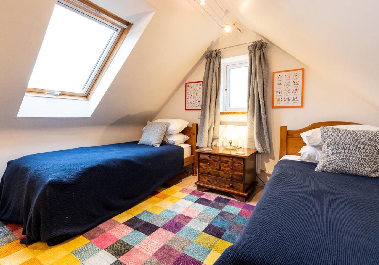 Bwthyn Capten - A Charming Cottage For Up To 6 Newport  Exterior photo