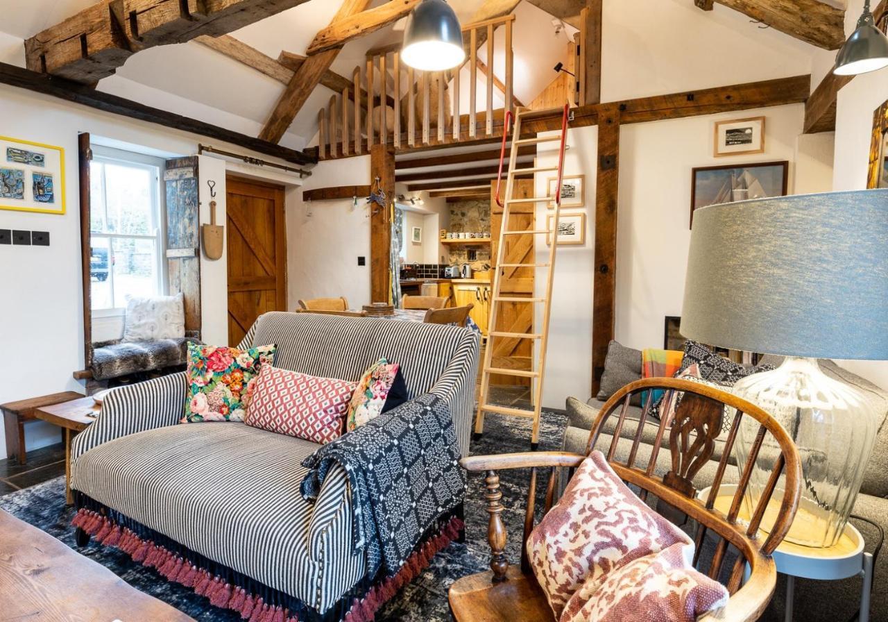 Bwthyn Capten - A Charming Cottage For Up To 6 Newport  Exterior photo